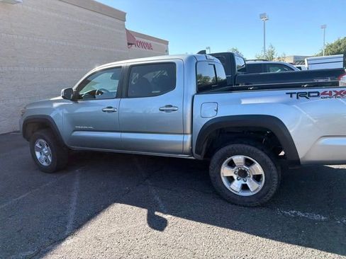 Used 2022 Toyota Tacoma TRD Off-Road AWD/4WD image 9