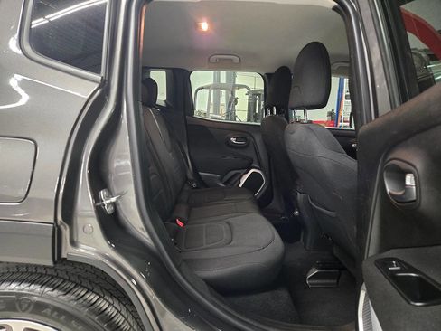 Used 2018 Jeep Renegade Latitude w/ Advanced Technology Group image 25