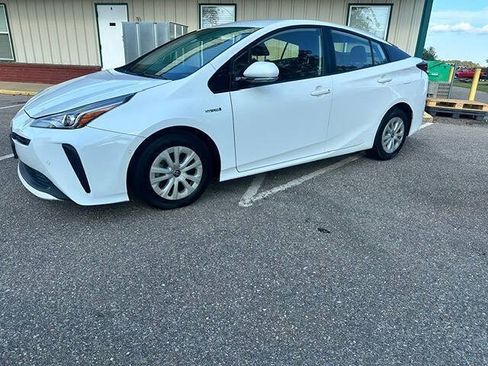 Used 2019 Toyota Prius LE FWD image 2