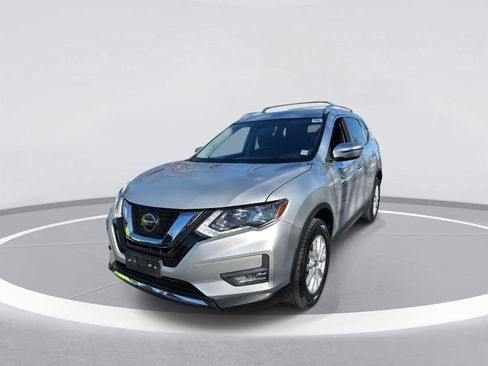 Used 2020 Nissan Rogue SV image 4