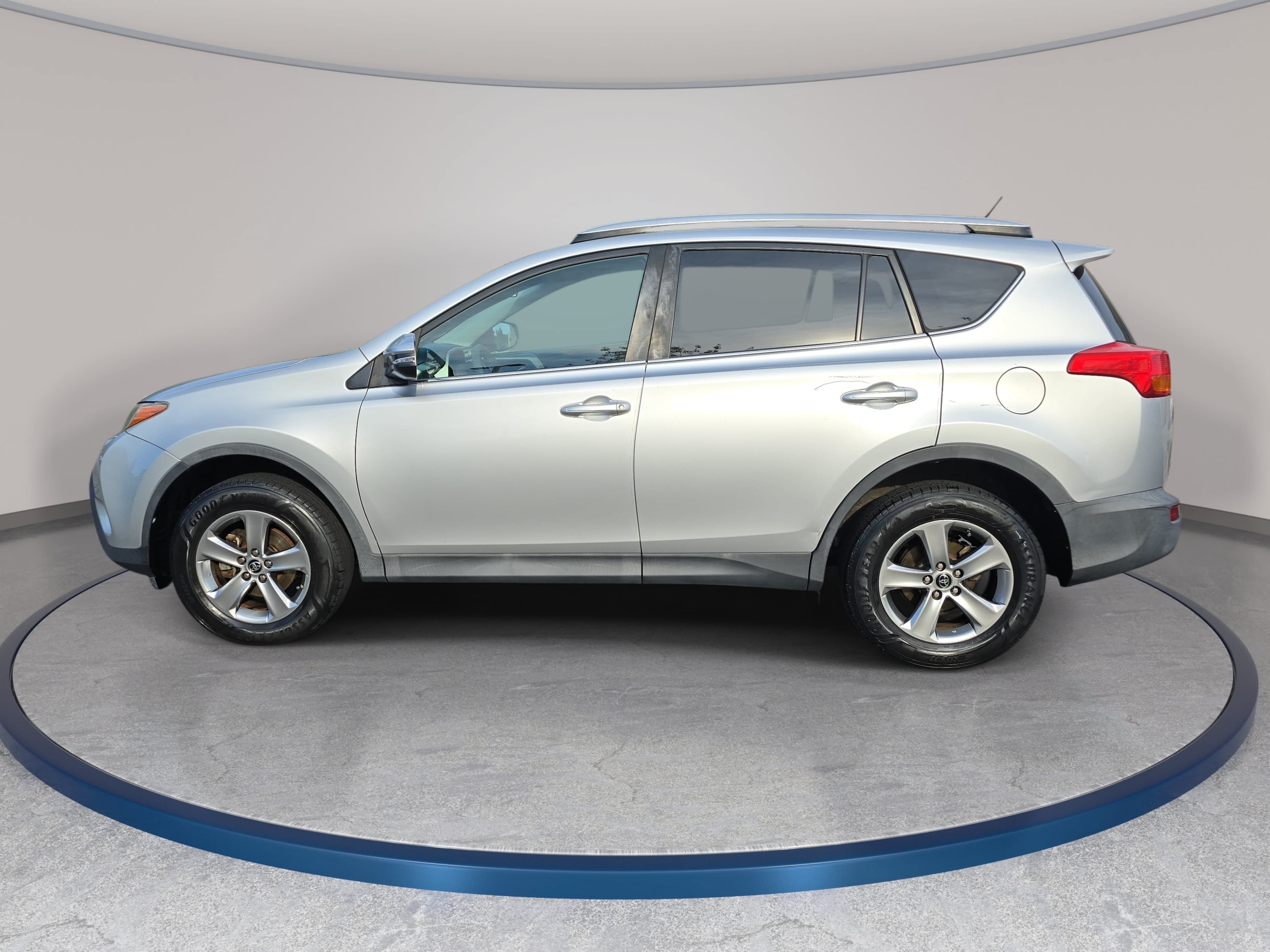 Used 2015 Toyota RAV4 XLE FWD image 8