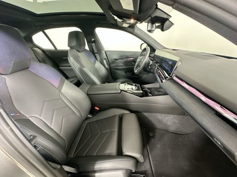 Used 2026 BMW 540i xDrive w/ M Sport Package AWD/4WD image 46