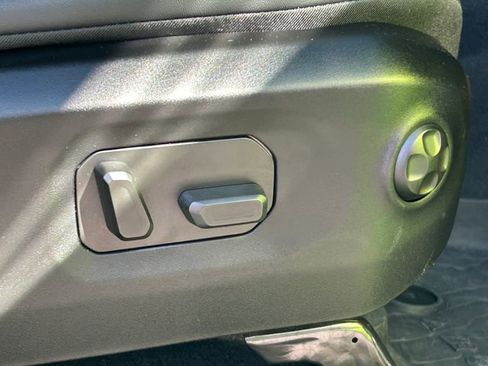 Used 2025 Jeep Gladiator Rubicon AWD/4WD image 39