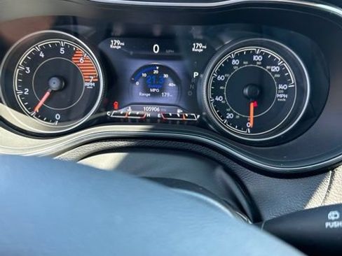 Used 2019 Jeep Cherokee Limited AWD/4WD image 11