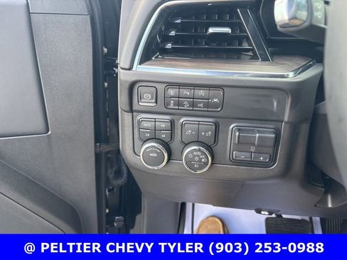 Used 2025 Chevrolet Suburban LT w/ Comfort Package image 13