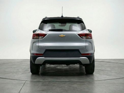 Used 2025 Chevrolet TrailBlazer LT w/ Driver Confidence Package image 6