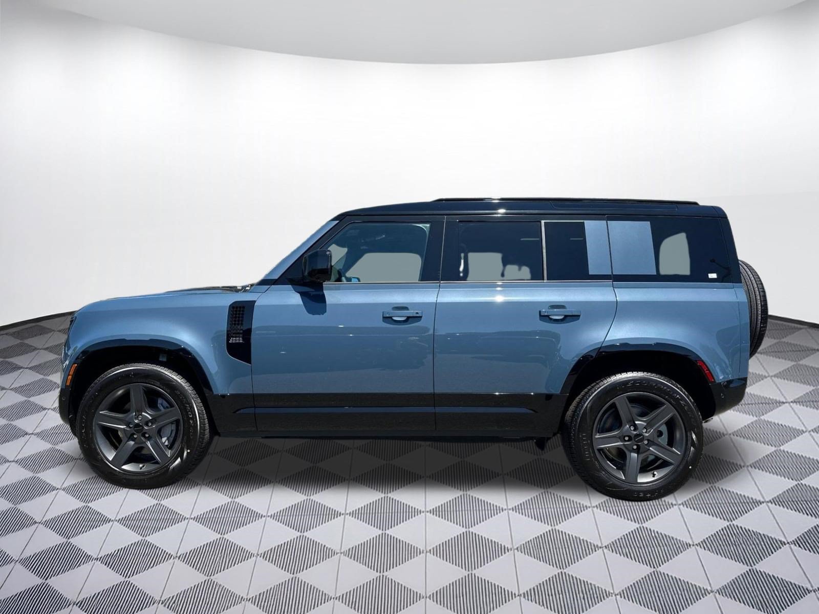 New 2026 Land Rover Defender 110 X-Dynamic SE AWD/4WD image 2