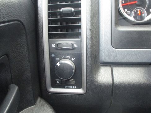 Used 2018 RAM 2500 Tradesman w/ Chrome Appearance Group image 16