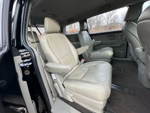 Used 2020 Kia Sedona L image 18