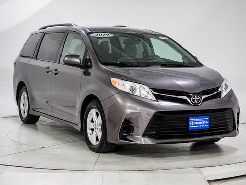 Used 2019 Toyota Sienna LE FWD image 14