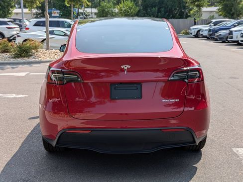 Used 2023 Tesla Model Y Long Range AWD/4WD image 4