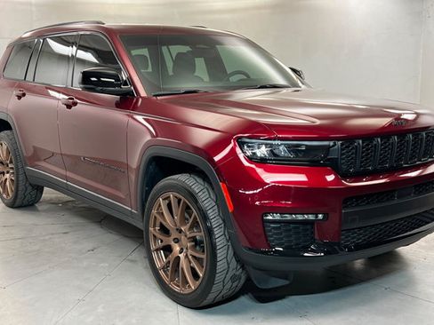Used 2025 Jeep Grand Cherokee L Limited w/ Black Appearance Package AWD/4WD image 7