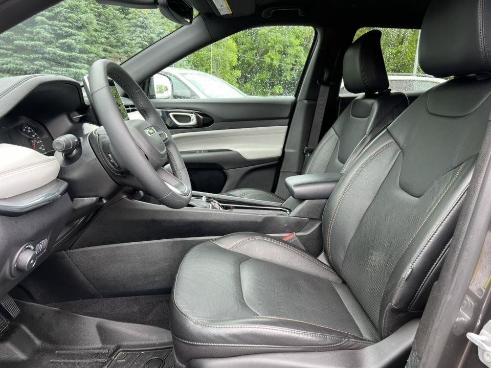 Used 2023 Jeep Compass Limited AWD/4WD image 3