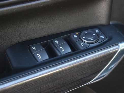 Used 2022 Chevrolet Silverado 1500 LTZ AWD/4WD image 16