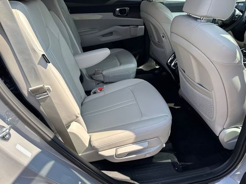 Certified 2025 Kia Sorento EX w/ Panoramic Sunroof Package FWD image 15