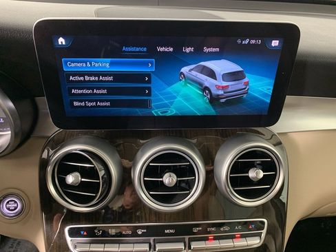 Used 2021 Mercedes-Benz GLC 300 image 11