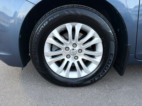 Used 2017 Toyota Sienna XLE w/ XLE Navigation Package image 39