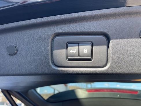 Used 2022 Nissan Pathfinder Platinum w/ Cargo Package image 15