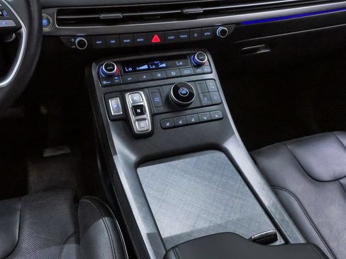 Certified 2024 Hyundai Palisade Limited FWD image 21