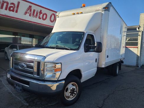 Used 2016 Ford E-450 and Econoline 450 Super Duty image 2