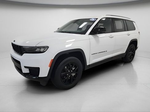 Used 2025 Jeep Grand Cherokee L Altitude image 11