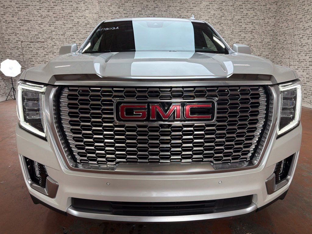 Used 2024 GMC Yukon Denali w/ Advanced Technology Package AWD/4WD image 2