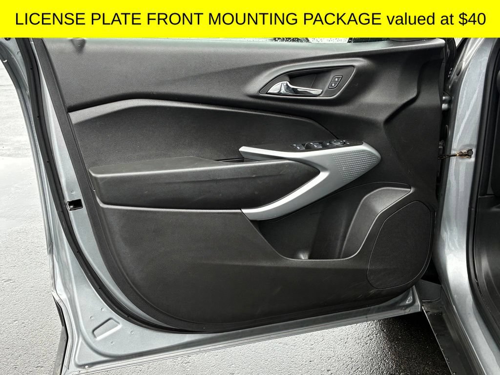 Used 2024 Chevrolet Trax RS FWD image 3