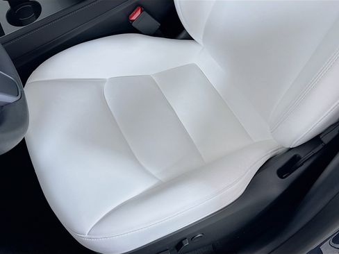 Used 2023 Tesla Model Y Long Range image 19