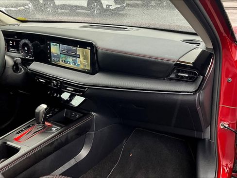 Used 2025 Nissan Kicks SR w/ SR Premium Package image 13