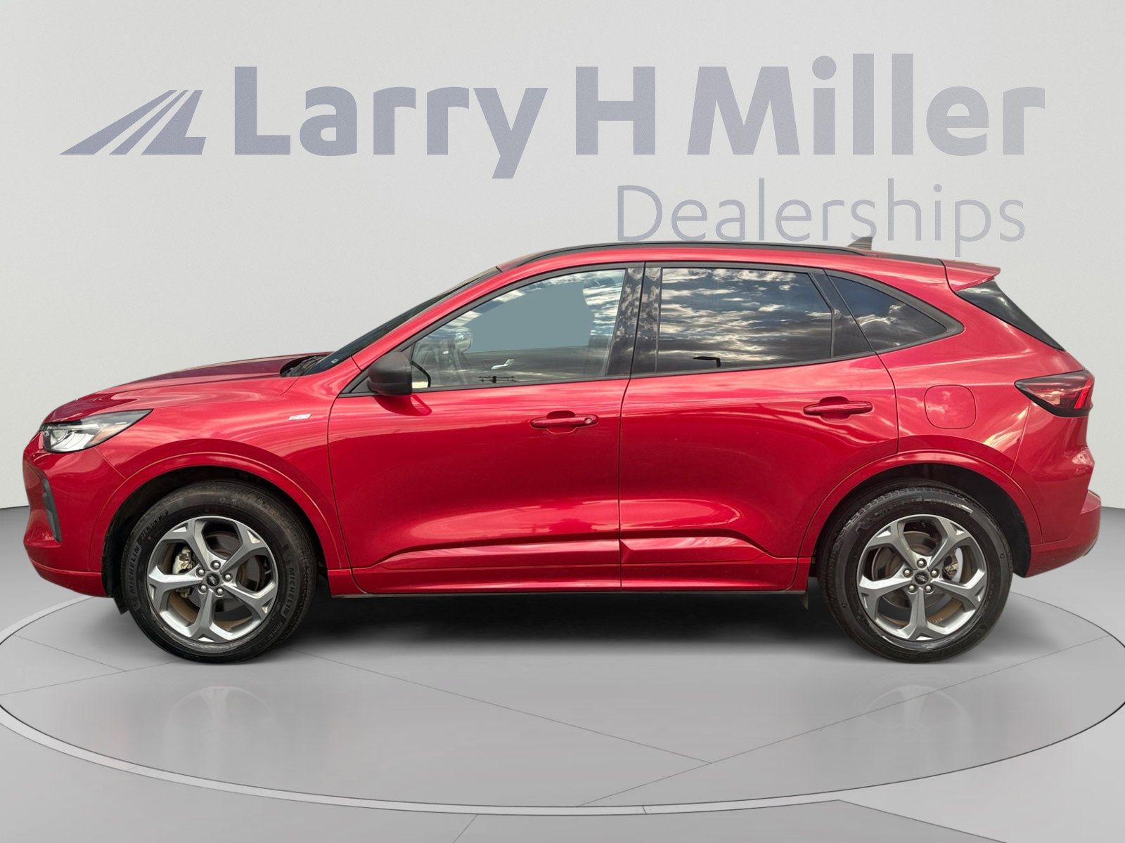 Used 2024 Ford Escape ST-Line AWD/4WD image 2