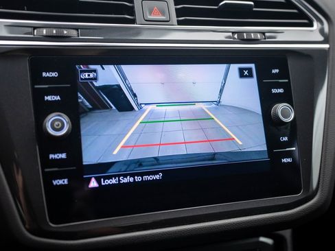 Used 2022 Volkswagen Tiguan SE image 28