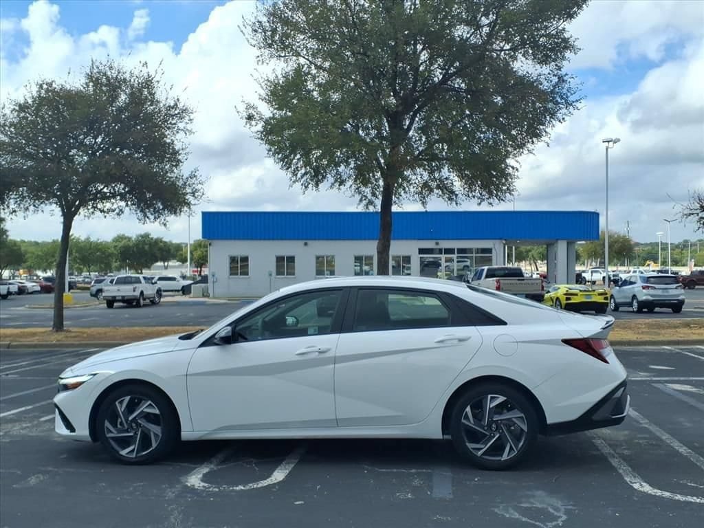 Used 2025 Hyundai Elantra Sport FWD image 10