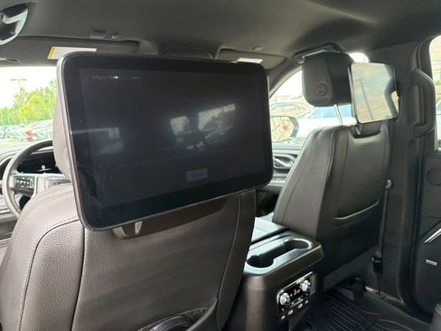 Used 2023 GMC Yukon XL Denali AWD/4WD image 17