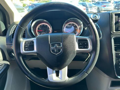 Used 2014 Dodge Grand Caravan American Value Package w/ UConnect Hands-Free Group image 10