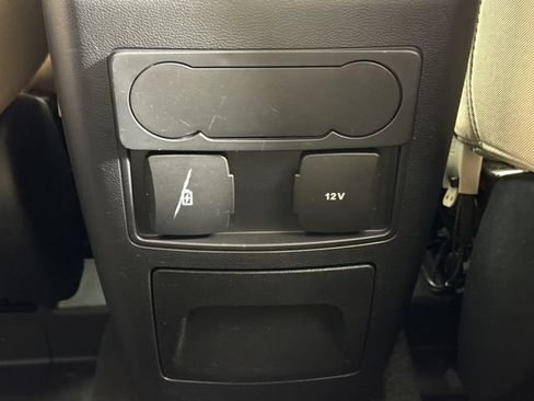 Used 2023 Ford Explorer XLT AWD/4WD image 27