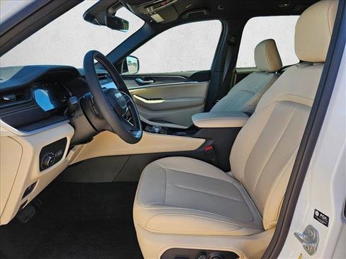 New 2026 Jeep Grand Cherokee Limited RWD image 4