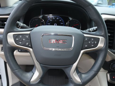 Used 2023 GMC Acadia Denali w/ Denali Technology Package FWD image 14