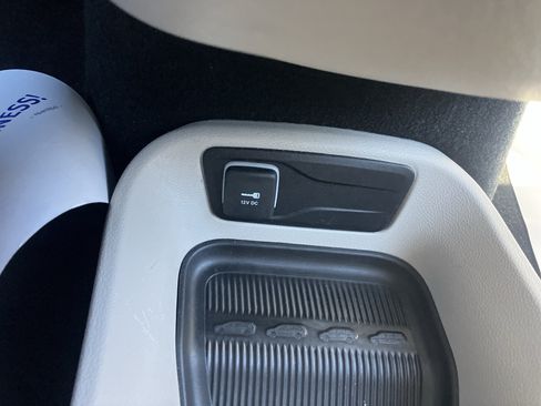 Used 2023 Chrysler Pacifica Touring-L FWD image 31