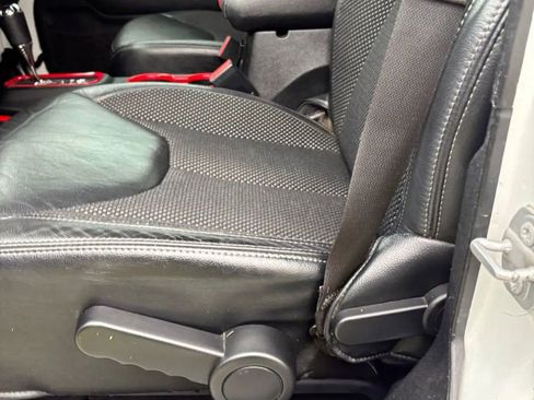 Used 2016 Jeep Wrangler Unlimited Sahara image 47