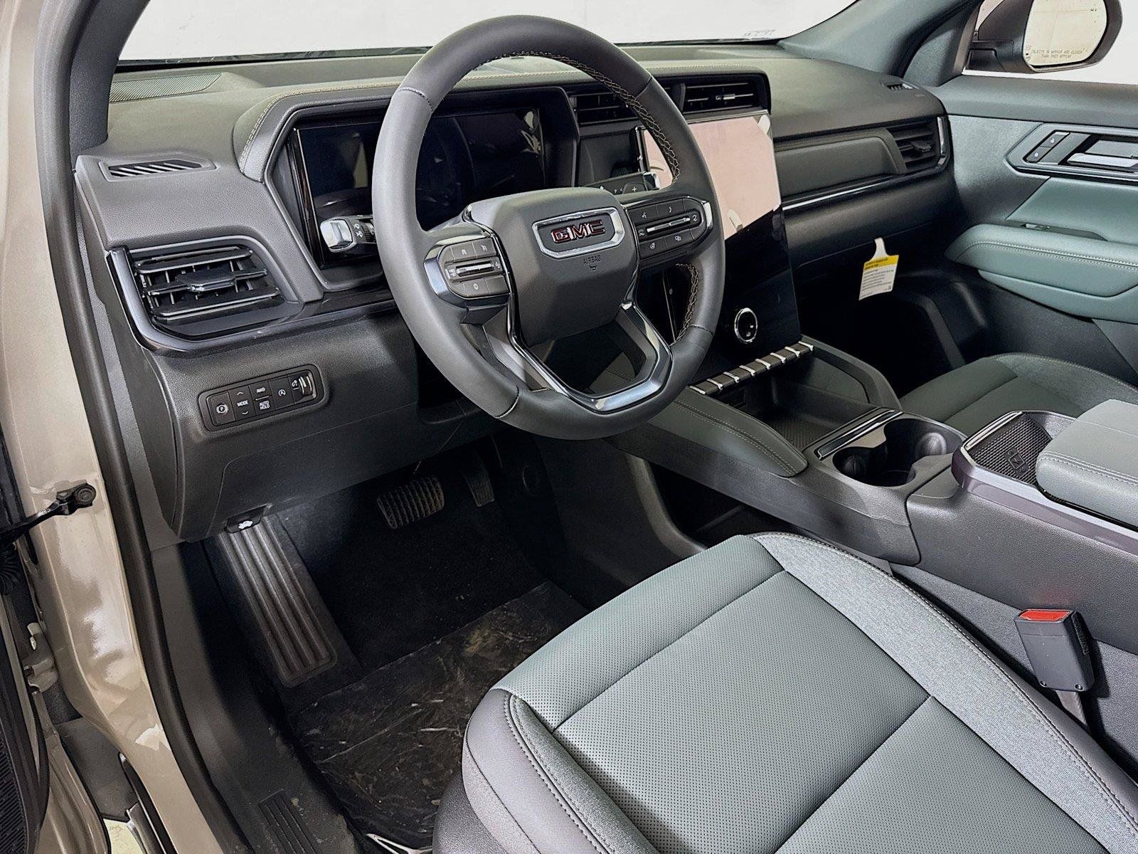 New 2027 GMC Terrain AT4 w/ Technology Package II AWD/4WD image 5