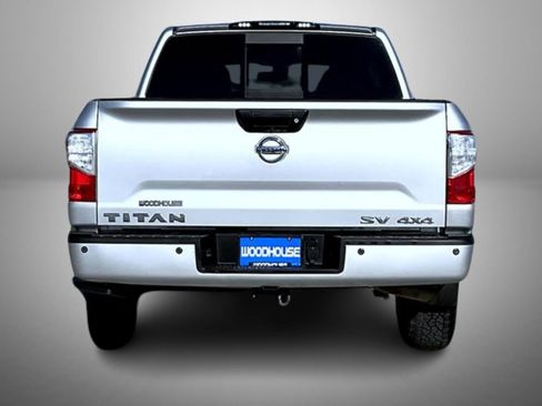 Used 2018 Nissan Titan SV w/ SV Convenience Package image 6