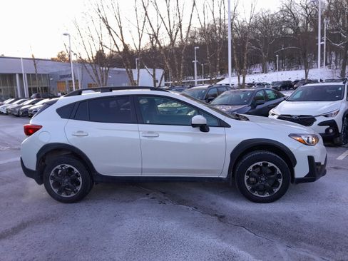 Used 2023 Subaru Crosstrek 2.0i Premium image 8