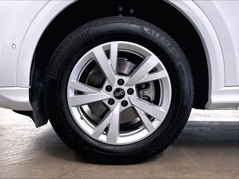 Used 2025 Audi Q5 Premium AWD/4WD image 11