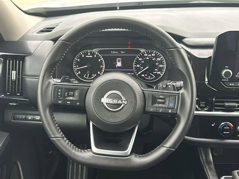 Used 2025 Nissan Pathfinder SV FWD image 22