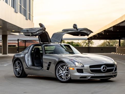 Used 2011 Mercedes-Benz SLS AMG Coupe image 2