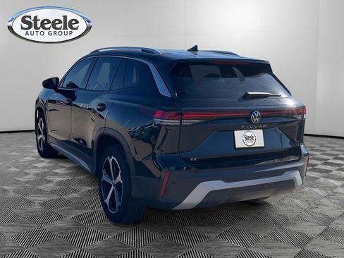 New 2025 Volkswagen Tiguan SE image 3