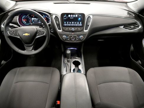 Used 2018 Chevrolet Malibu LT image 17
