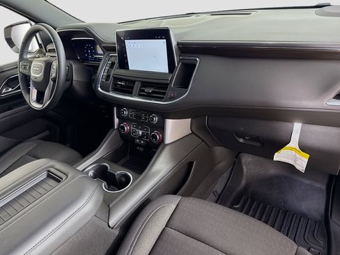 Used 2024 GMC Yukon XL SLE image 30