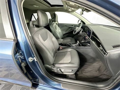 Used 2023 Kia Niro EX Touring image 31