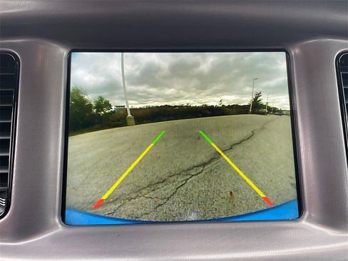 Used 2023 Dodge Charger SXT w/ Blacktop Package image 4